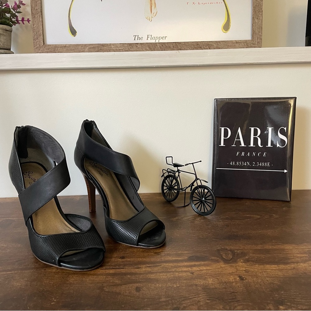 Seychelles black sandals
